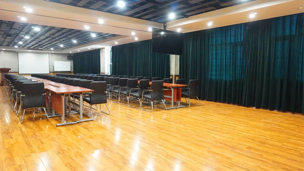 Nostalgia Hotel Near Tianjin Polar Ocean Word- Tianjin Fonte Joy World, 10 Minutes Drive Away From Tianjin Tanggu High-Speed Railway Station, Free Ice-Cream, Mineral Water, Snacks And Laundry Service, English Communication Well Exteriör bild