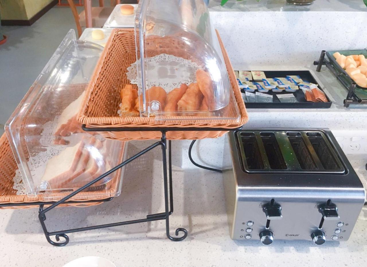 Nostalgia Hotel Near Tianjin Polar Ocean Word- Tianjin Fonte Joy World, 10 Minutes Drive Away From Tianjin Tanggu High-Speed Railway Station, Free Ice-Cream, Mineral Water, Snacks And Laundry Service, English Communication Well Exteriör bild