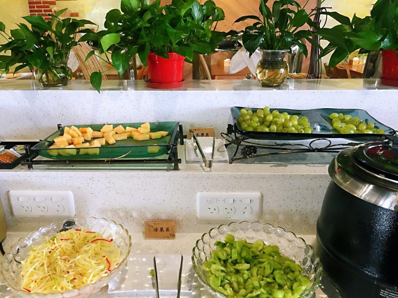 Nostalgia Hotel Near Tianjin Polar Ocean Word- Tianjin Fonte Joy World, 10 Minutes Drive Away From Tianjin Tanggu High-Speed Railway Station, Free Ice-Cream, Mineral Water, Snacks And Laundry Service, English Communication Well Exteriör bild